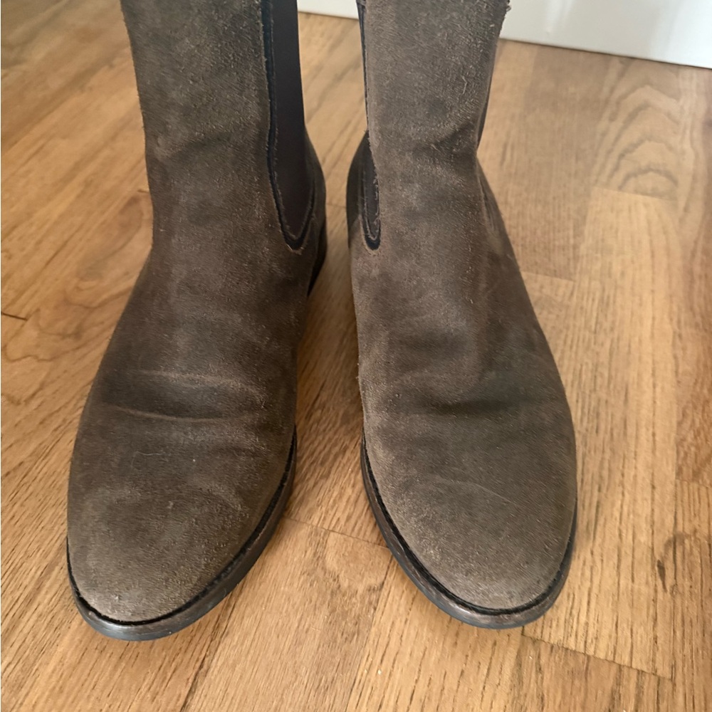 Thursday Chelsea boot - Picture 3 of 5